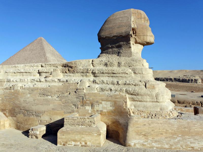 Le sphinx et la pyramide de Gizeh sphinx